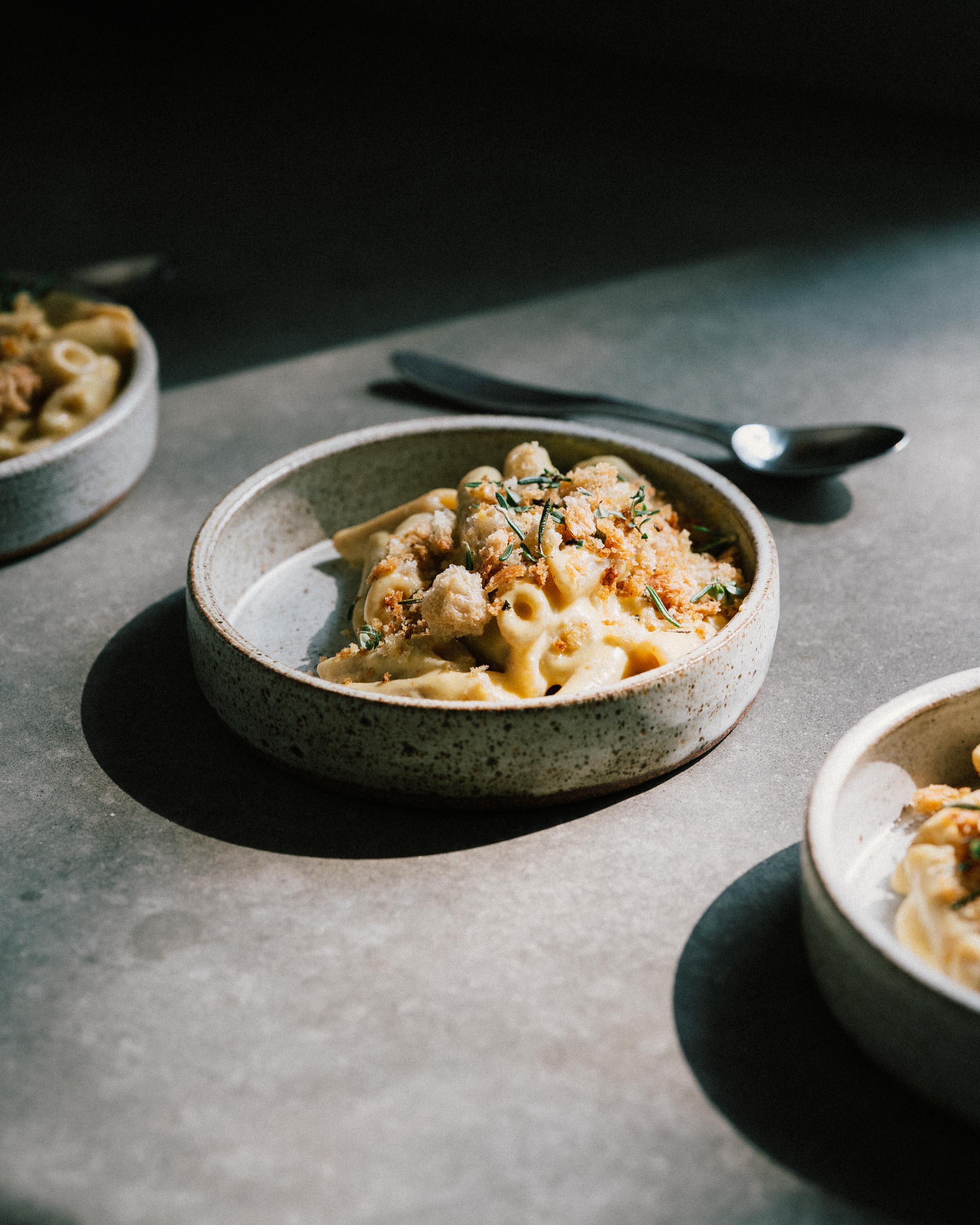 OnePot Pumpkin Mac N’ Cheese w/ Thyme Crispies